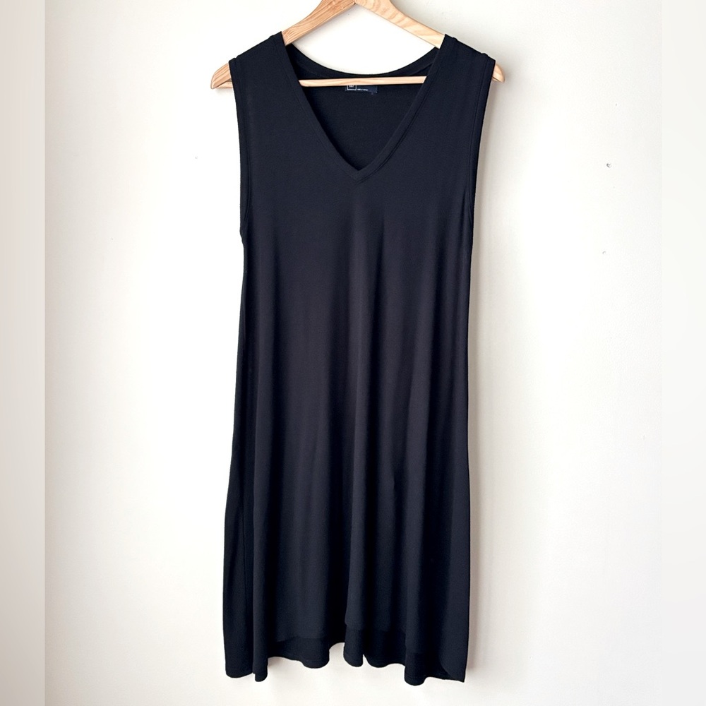 Gap Black Sleeveless Swing V-Neck Dress Medium